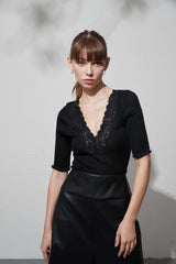 JUDY SEAMLESS LACE TOP